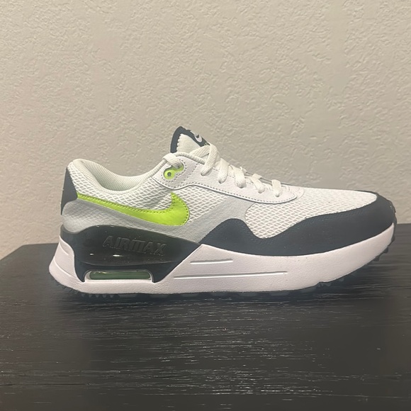 New Size 10 Men’s Nike Air Max SYSTM White Black DM9537-100 Athletic Sneakers - Picture 3 of 9